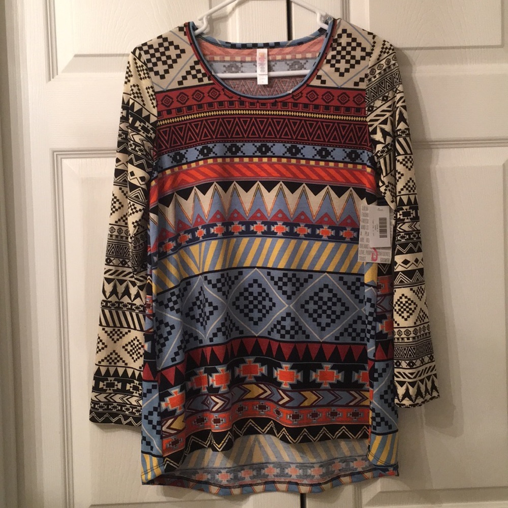 A LuLaRoe Lynnae Size Small long sleeve T-shirt!